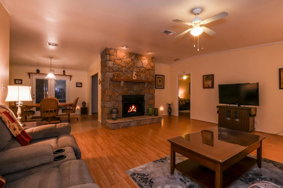TV and multimedia, Living room, fireplace