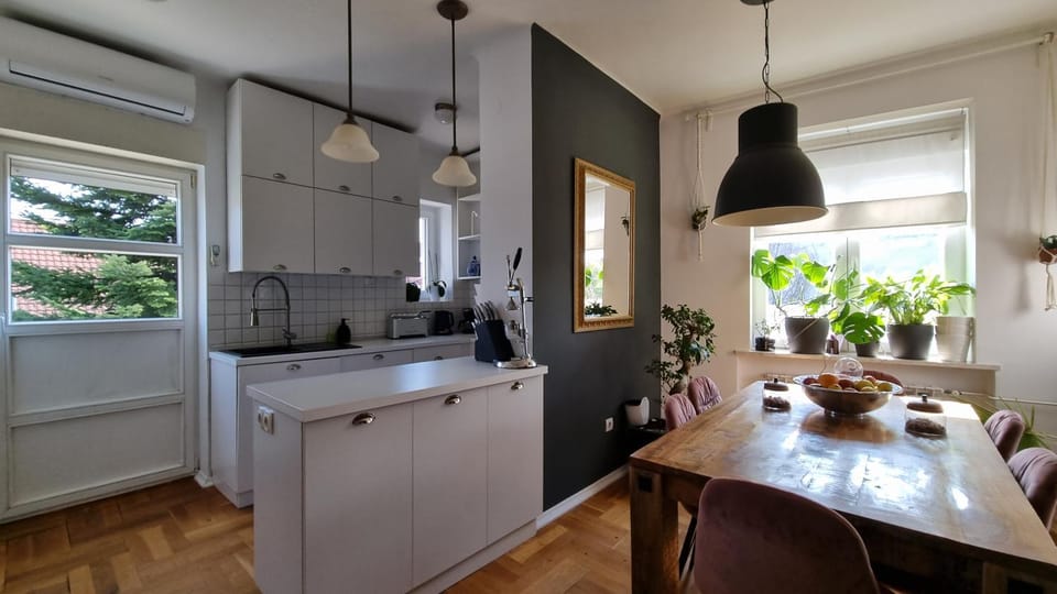 Charming Cottage w Terrace House in City of Zagreb