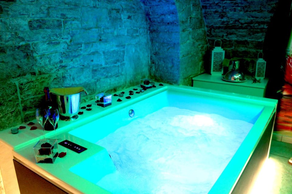 Hot Tub, Massage