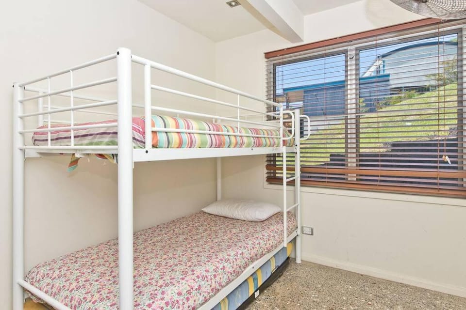 Bedroom, bunk bed