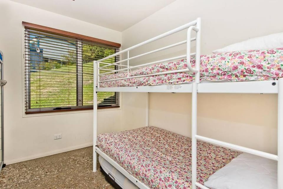 Bedroom, bunk bed