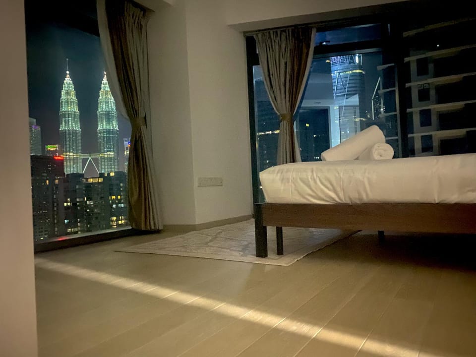 Bed, Photo of the whole room, Bedroom, City view