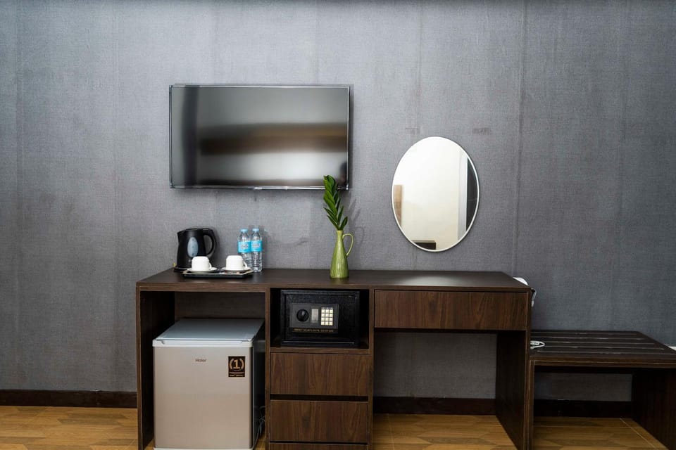 TV and multimedia, Coffee/tea facilities, safe