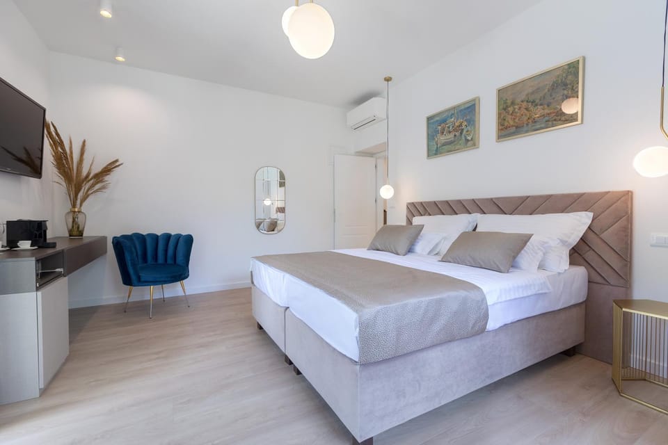 Bed, Photo of the whole room