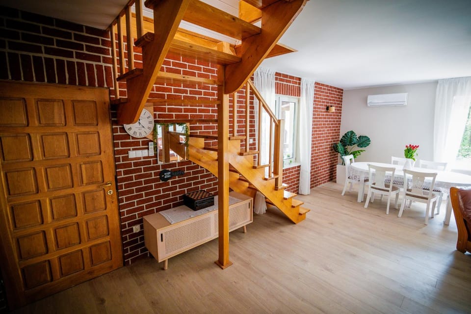 Living room, Seating area, Dining area, air conditioner