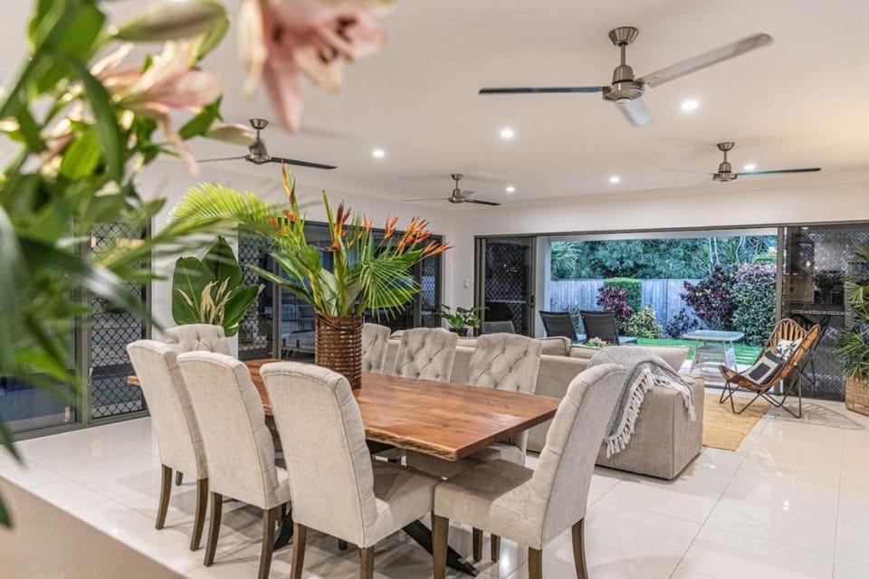 Villa Maasai - Coastal Luxury With a Heated Pool Villa in Cairns