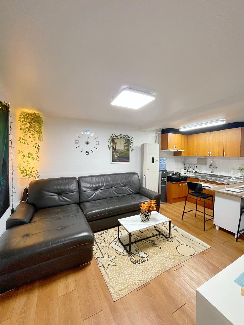 Kitchen or kitchenette, Living room, Seating area, Dining area, minibar