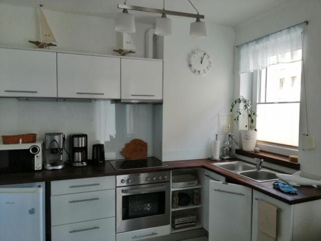 Coffee/tea facilities, Kitchen or kitchenette, minibar, stove