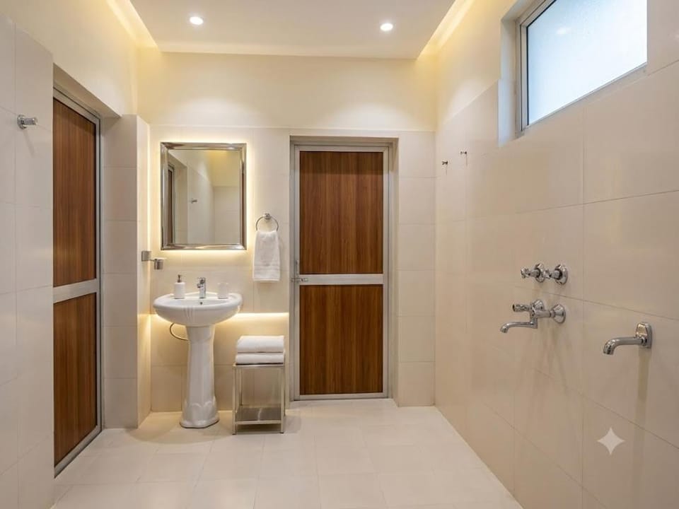 "Priyadarshi Villa" Free pickup in ac car from Jasidih Railway station or Deoghar Airport Vacation rental in India