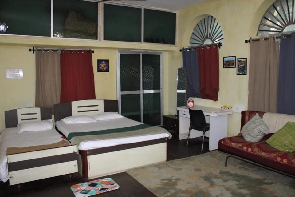 "Priyadarshi Villa" Free pickup in ac car from Jasidih Railway station or Deoghar Airport Vacation rental in West Bengal
