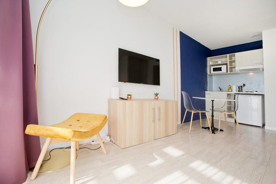 Grand studio avec climatisation, balcon proche gare centre ville Apartment in Lourdes