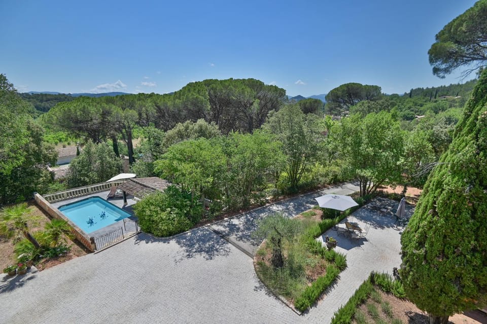 Bird's eye view, Pool view