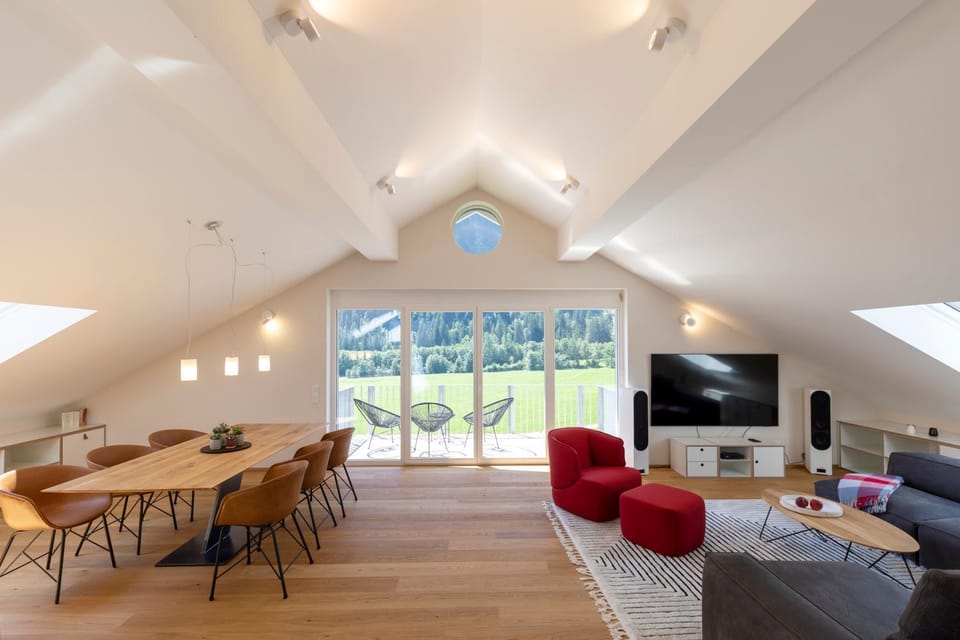 View (from property/room), Balcony/Terrace, Living room, Seating area, Dining area, Mountain view