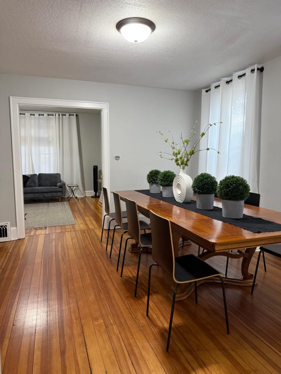 4BR St Paul Retreat Near Lake Phalen Sleeps 13 House in Payne-Phalen