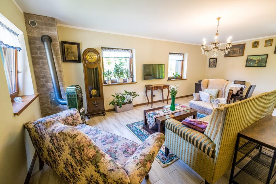 Kitchen or kitchenette, Living room, Seating area, Dining area, flat iron, locker