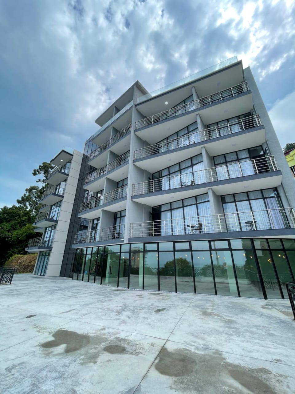 Property building, Restaurant/places to eat