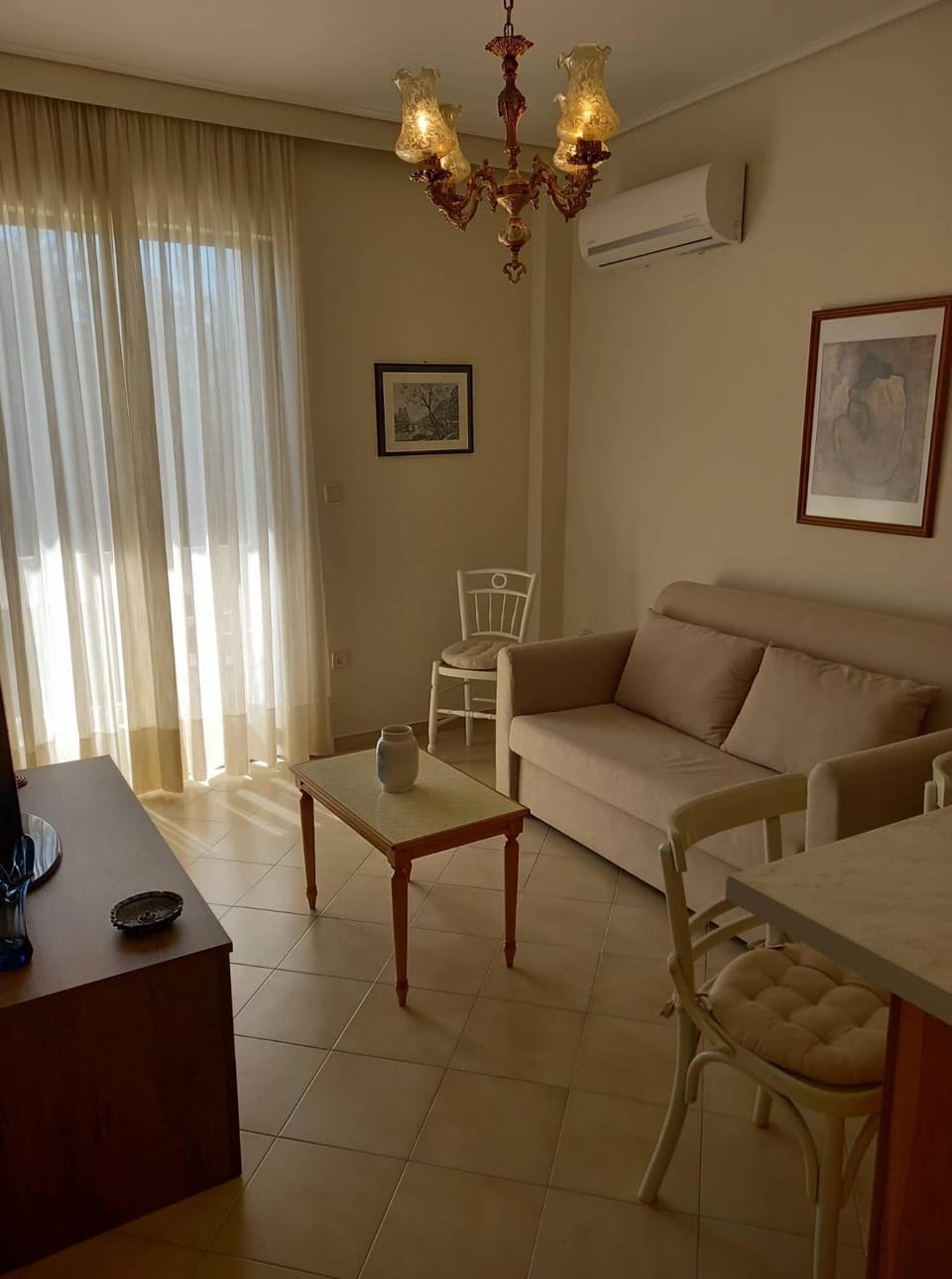 Living room, Seating area