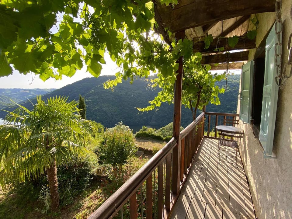 LA MAISON TREBUC, avec magnifique vue House in Occitanie