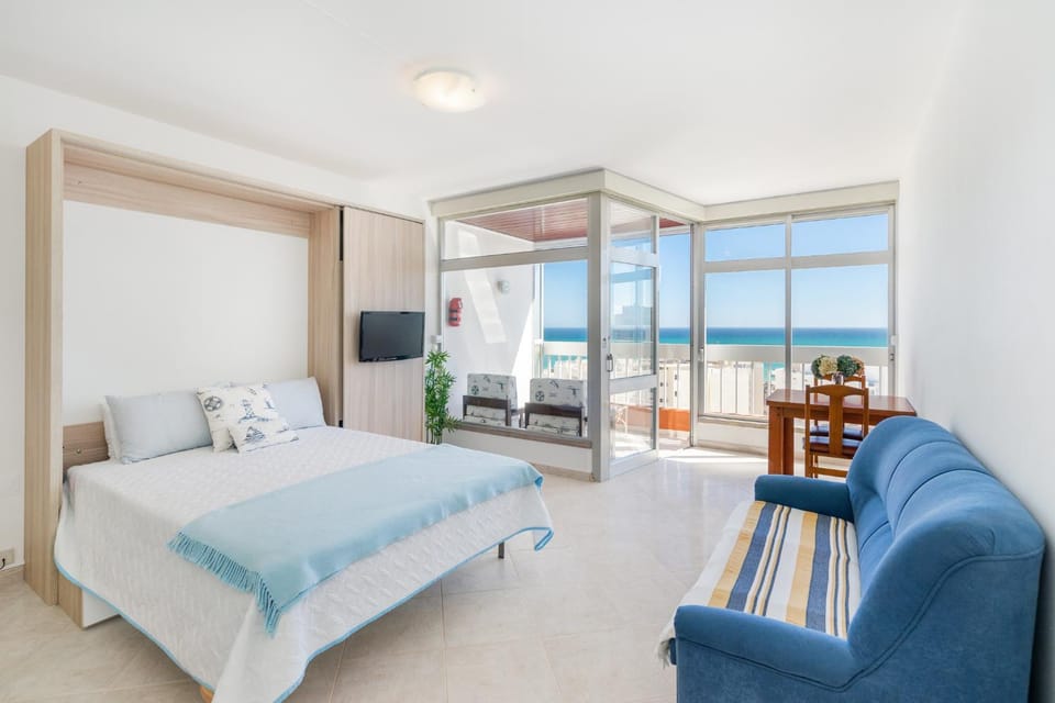 Bed, TV and multimedia, Living room, Photo of the whole room, Seating area, Bedroom, Sea view