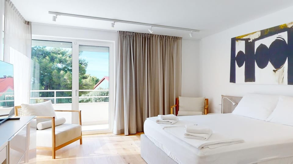 Bed, View (from property/room), Balcony/Terrace, Bedroom