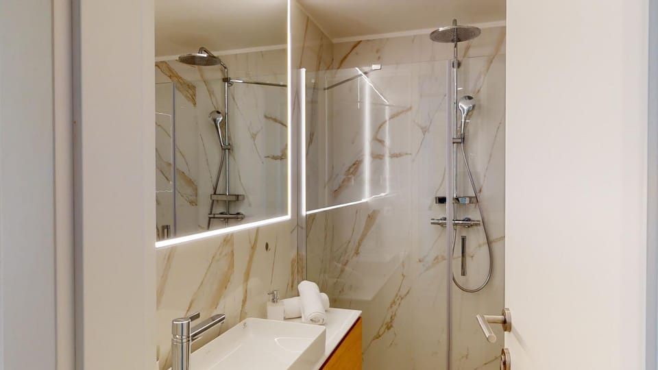 Shower, Bathroom, towels