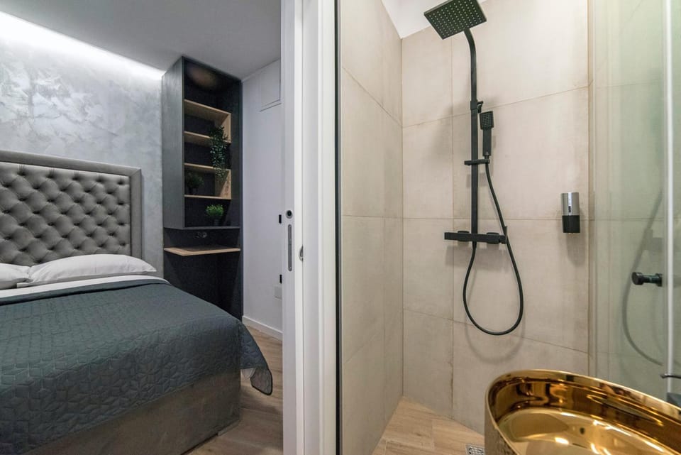 Bed, Bathroom, Bedroom