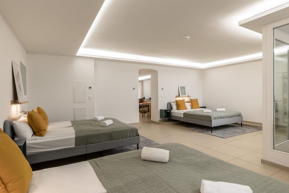 Photo of the whole room, Bedroom, towels