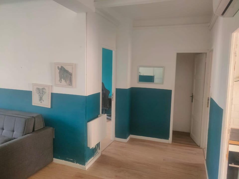 Bed, TV and multimedia, Living room, Seating area, Dining area, air conditioner