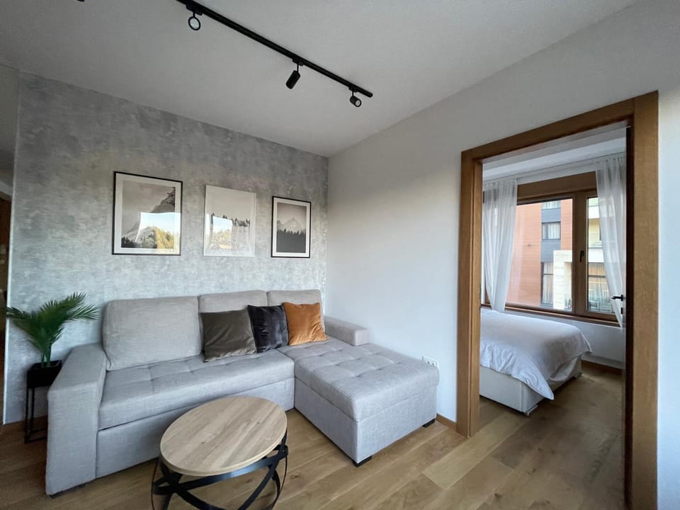 Bed, Seating area