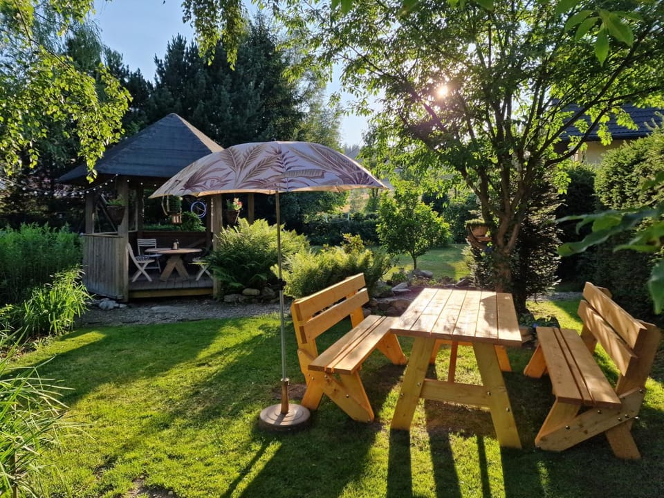 Day, Natural landscape, Garden, Seating area, Garden view