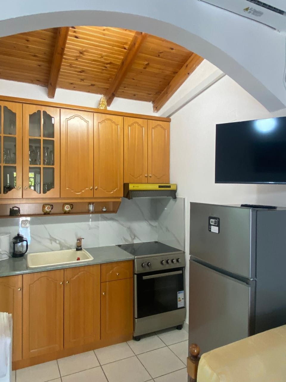 TV and multimedia, Kitchen or kitchenette, oven, stove