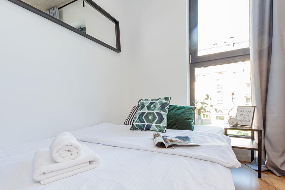 Bed, Photo of the whole room, towels