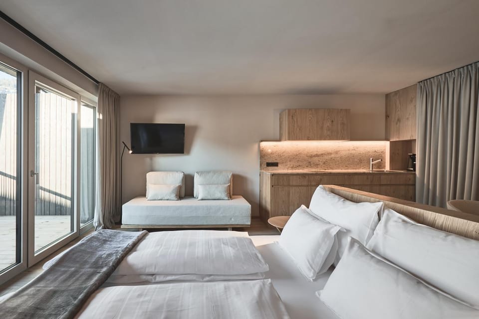 Bed, TV and multimedia, Kitchen or kitchenette, Bedroom, kitchen