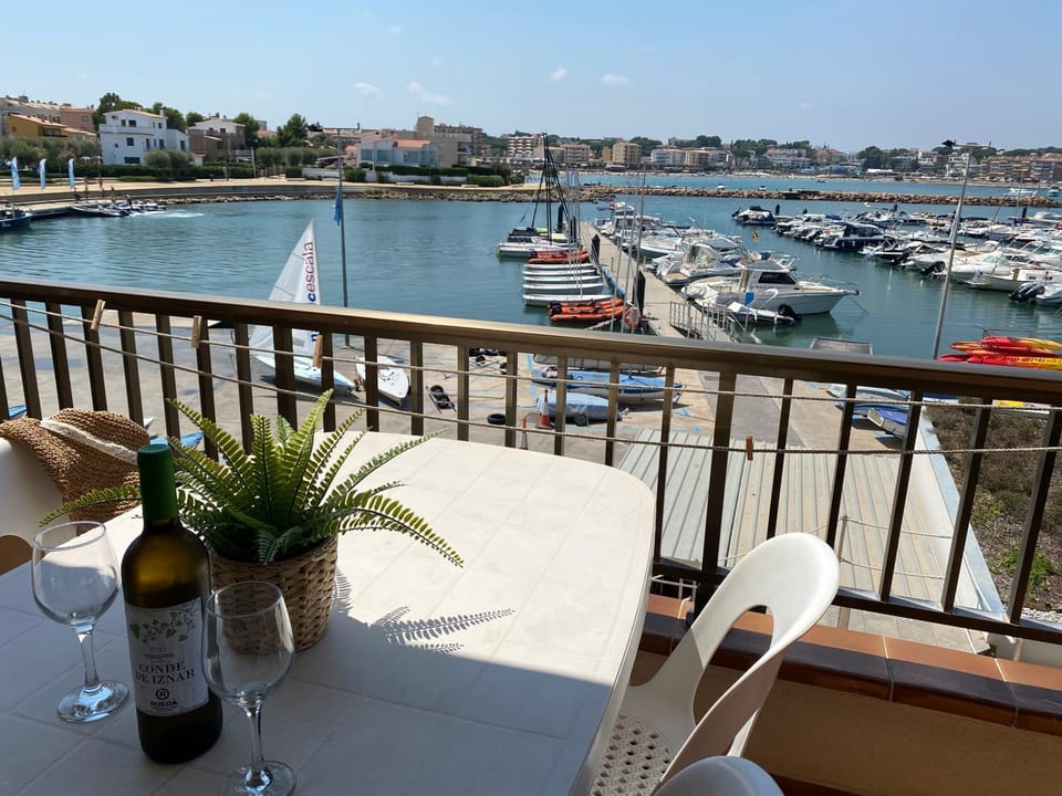 Natural landscape, Balcony/Terrace, Dining area, Sea view