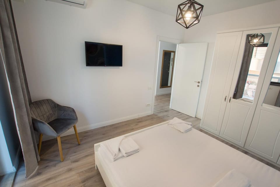 Blue Apartment by the Lake Apartment in Constanta