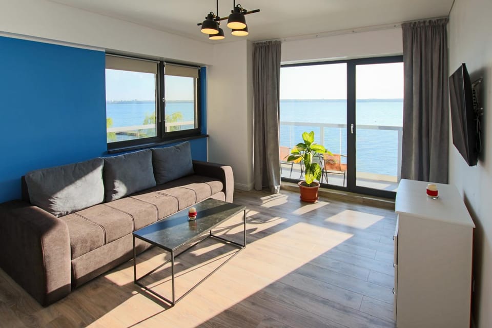 Blue Apartment by the Lake Apartment in Constanta