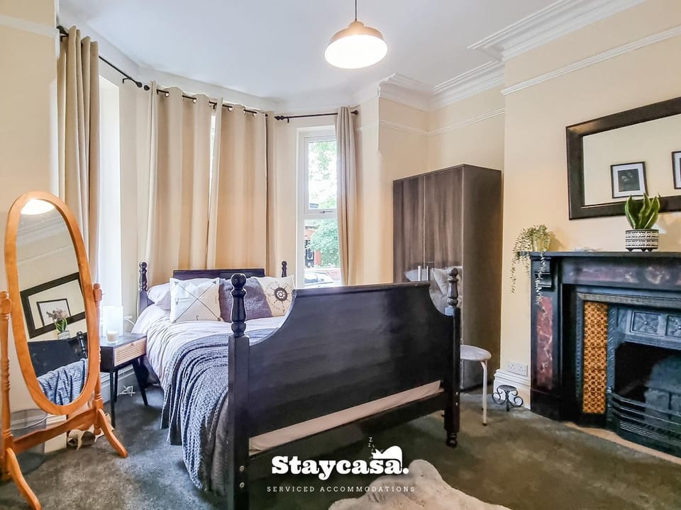 Spacious 5BR Home in Leafy Withington House in Manchester