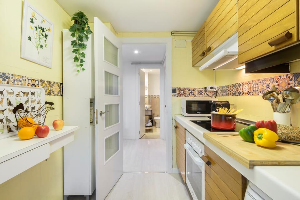 Kitchen or kitchenette, Food and drinks, dishwasher, oven