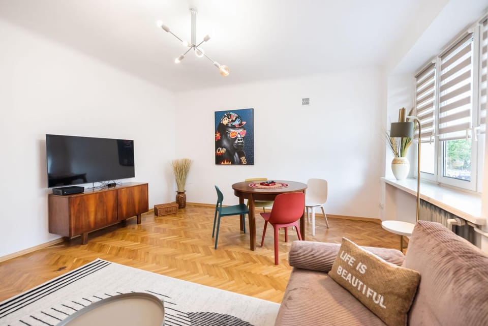 TV and multimedia, Living room, Dining area