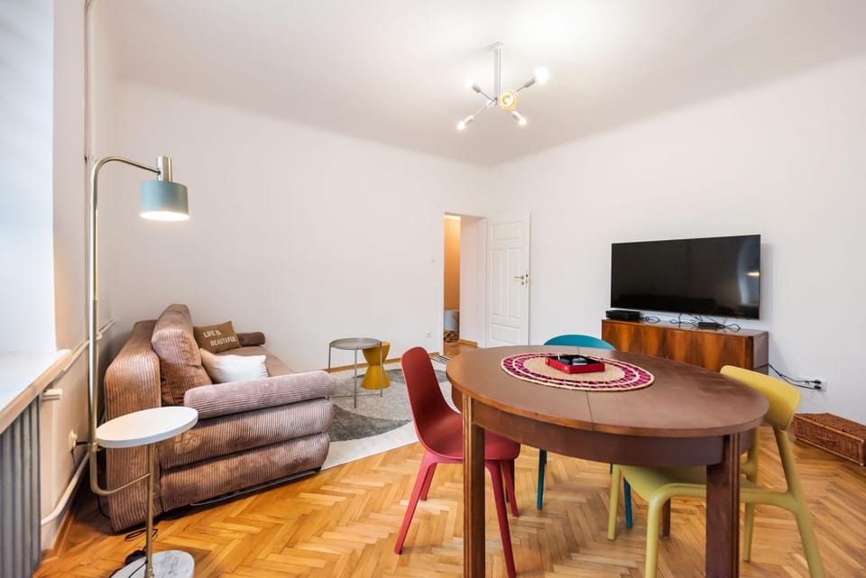 TV and multimedia, Living room, Dining area