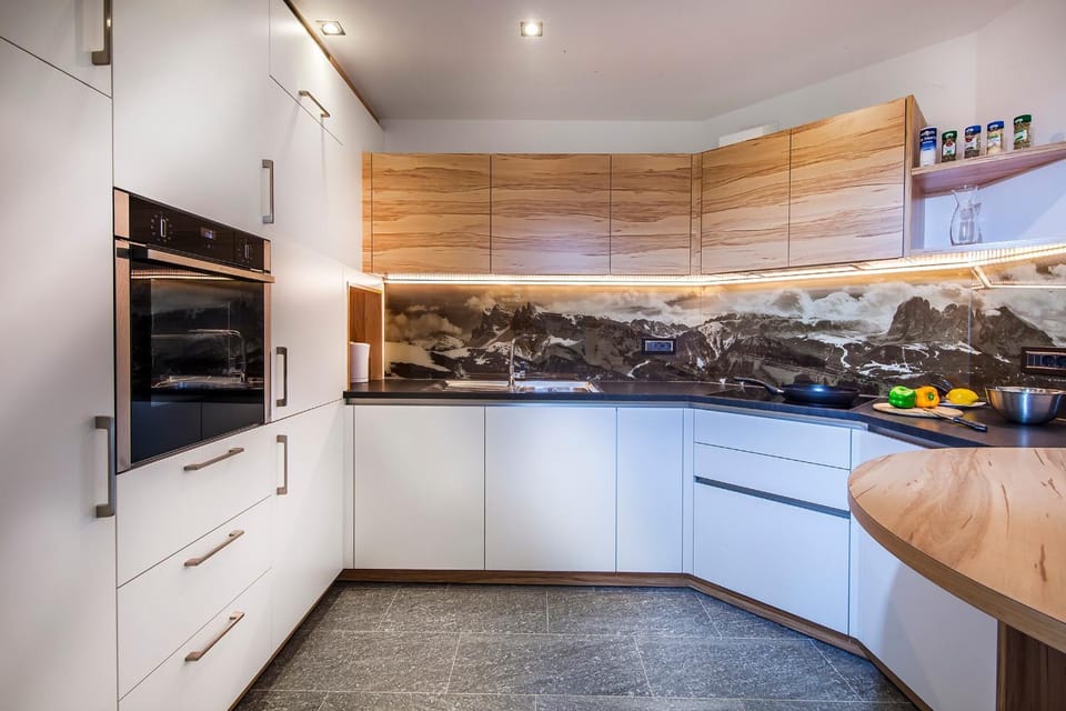 Kitchen or kitchenette, Living room