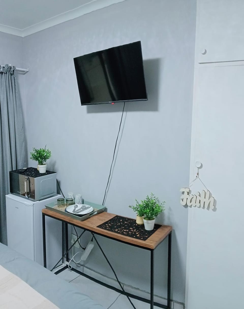 Be Our Guest Near OR TAMBO International Airport Apartment in Gauteng