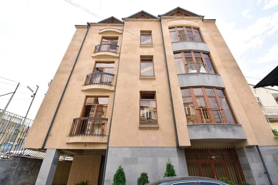 Kievyan street, 3 bedrooms Modern, New Euro Renovated House AR231 Apartment in Yerevan