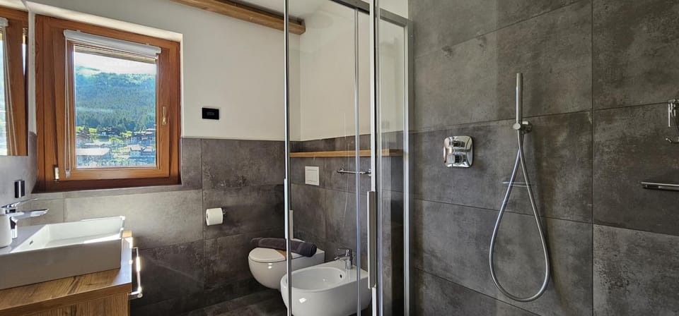 Bathroom, Living room