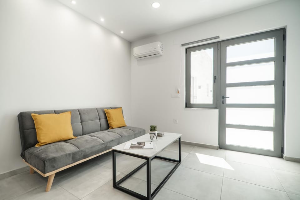 Living room, Seating area, air conditioner