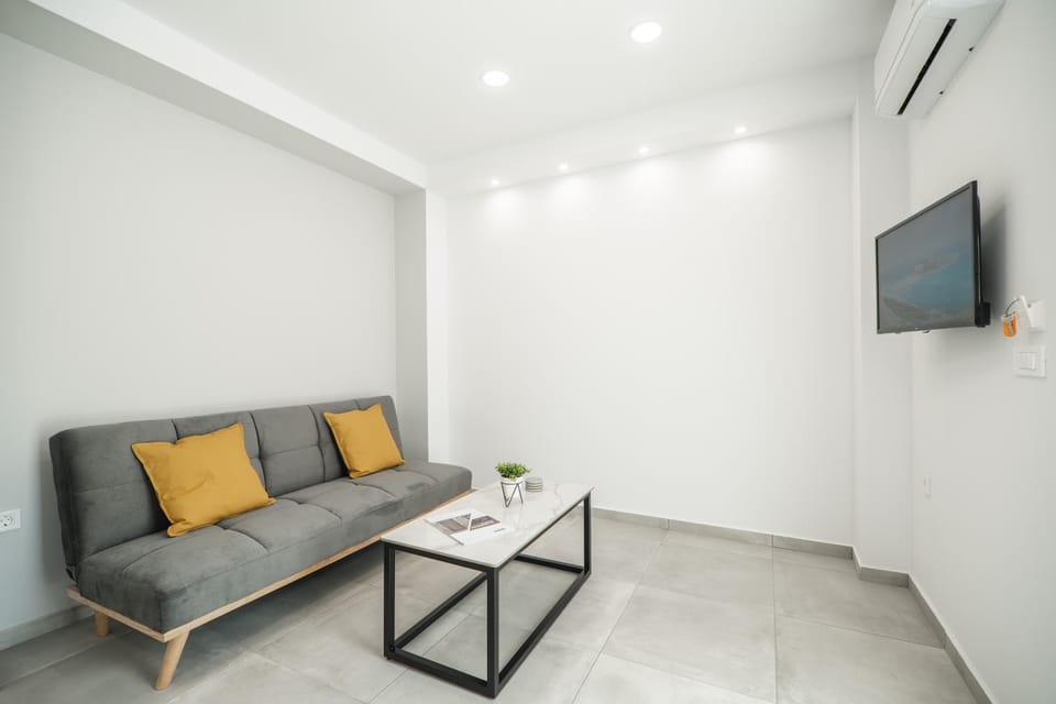 TV and multimedia, Living room, Seating area, air conditioner