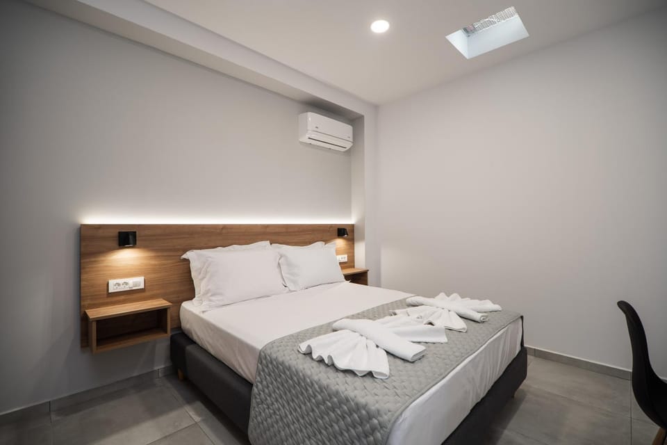 Bed, Photo of the whole room, Bedroom, air conditioner