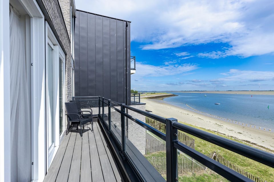 Vakantiewoning aan het water - met 2 balkons - Vista Maris - Nr 22 Apartment in Zeeland, Netherlands