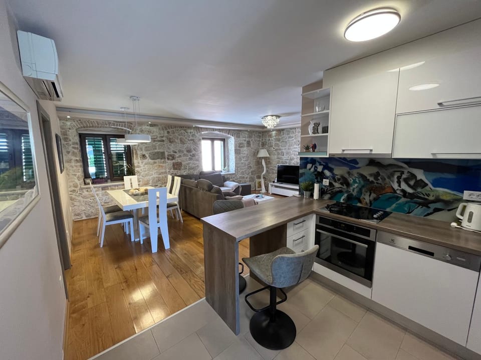 Kitchen or kitchenette, Living room, Dining area