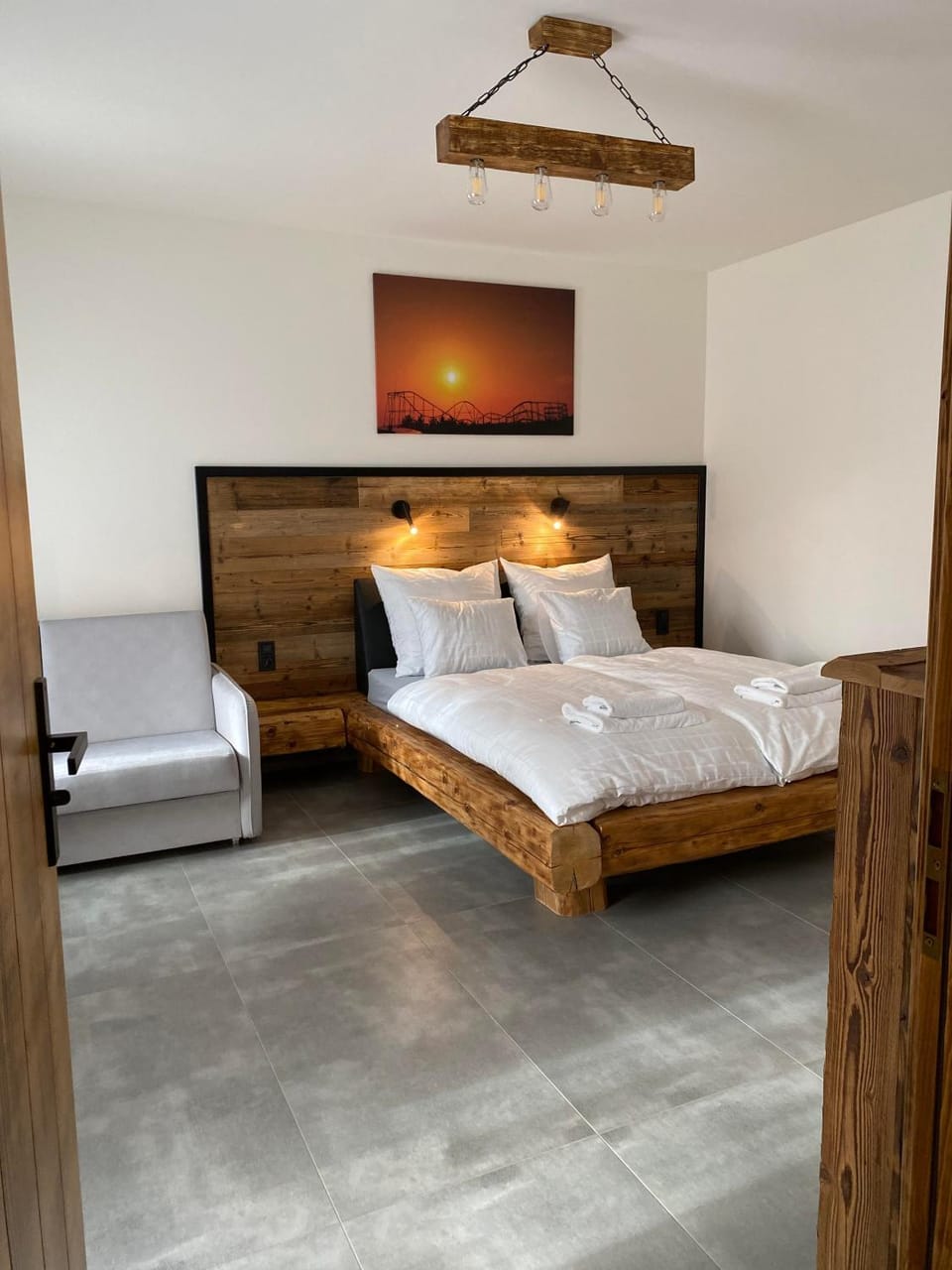 Bed, Living room, Photo of the whole room, Seating area, Bedroom